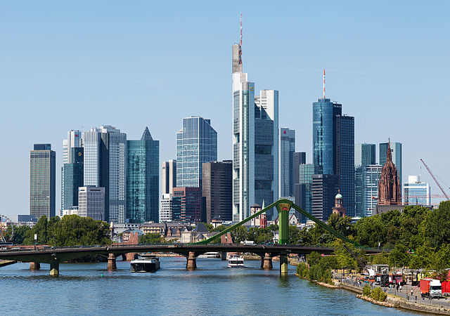 Datei:Skyline Frankfurt am Main 2015.jpg