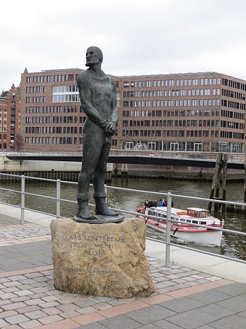 Datei:Klaus Störtebeker Statue Hamburg.JPG