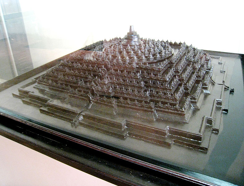 Datei:Borobudur Modell.jpg