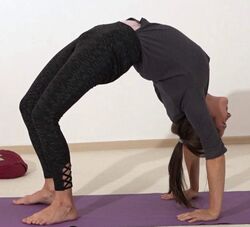 Quadrizeps dehnen mit Yoga-Uebungen 3.jpg