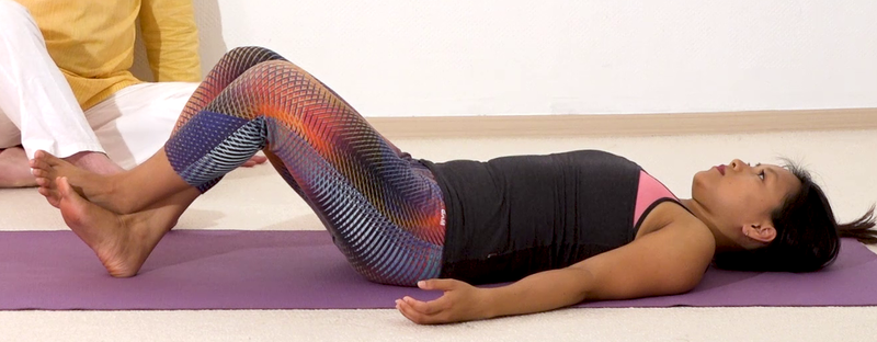 Datei:Oberschenkel-Bizeps staerken mit Yoga-Uebungen 2.png