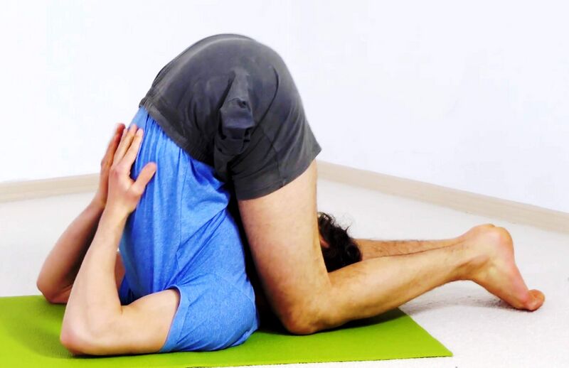 Datei:2247-Karna Pidanasana.jpg