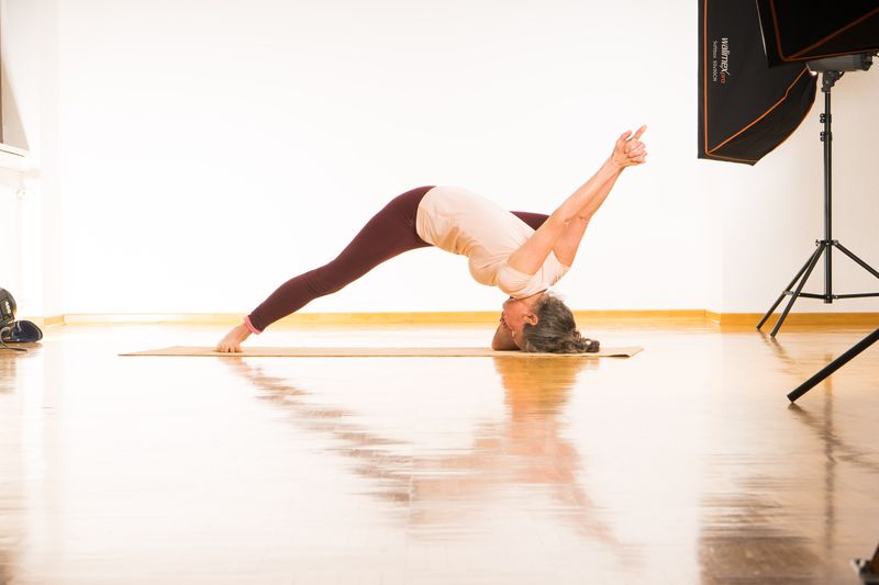 Datei:Held Shiranghustasana.jpg