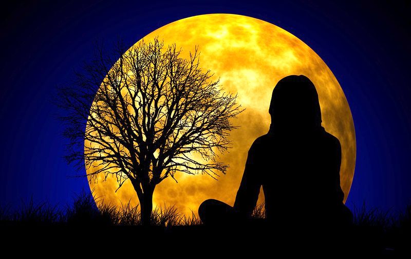 Datei:Meditation Mond Selbstheilungskräfte.jpg