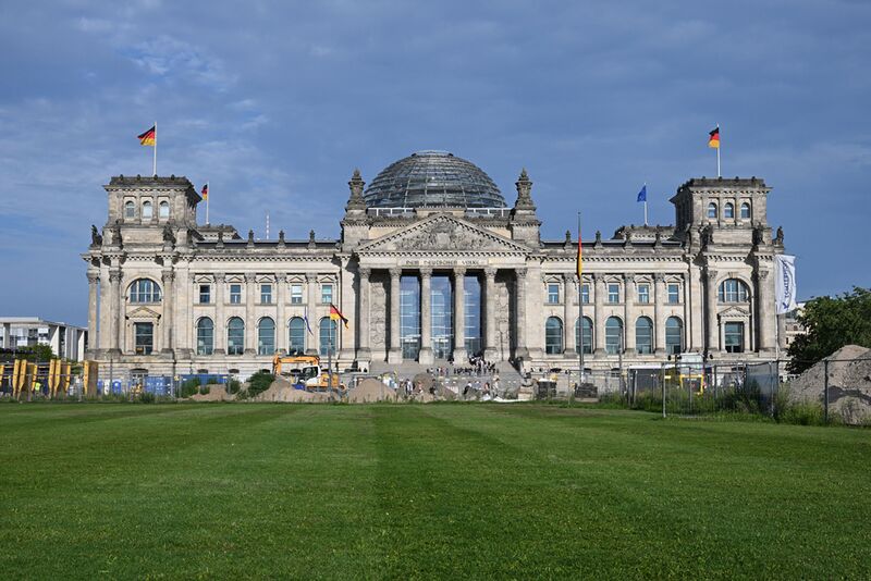 Datei:Reichstagsgebaeude-Deutscher-Bundestag-Berlin.jpg