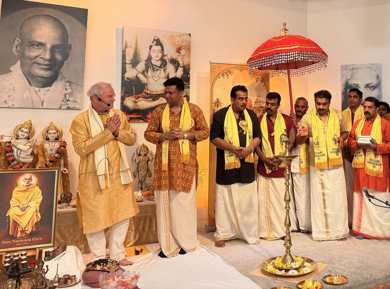 Datei:Einweihung-Sree-Narayana-Guru-Forum-Yoga-Vidya-Bad-Meinberg-2026.jpg
