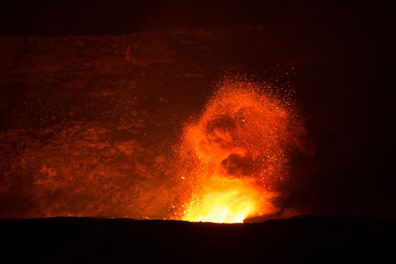 Datei:Vulkan Ausbruch Lava.jpg