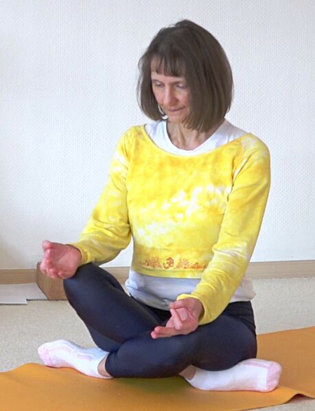 Datei:2599-Vama-Chaturthamsha-Padasana.jpg
