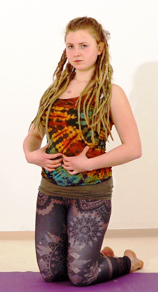 Datei:Pavanasana 2406 Variation 1.png