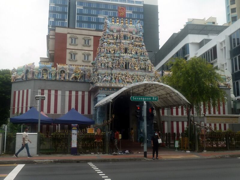 Datei:Hinduistisch Devi Tempel Singapur Front.jpeg