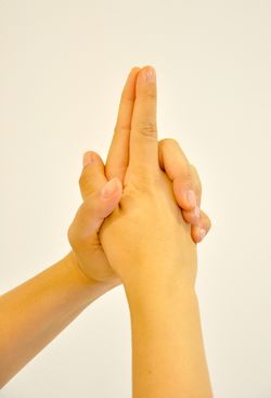 Mittelfinger – Yogawiki