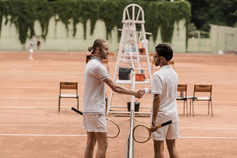 Datei:Emotionale-intelligenz-jugendliche-soziale-kompetenz-tennis.jpg