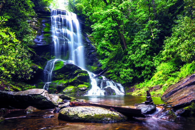 Datei:Wasserfall-im-wald.jpg