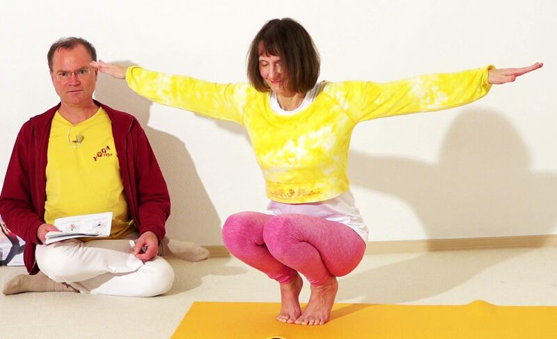 Datei:2738-Prasarita-Hasta-Prapadasana.jpg