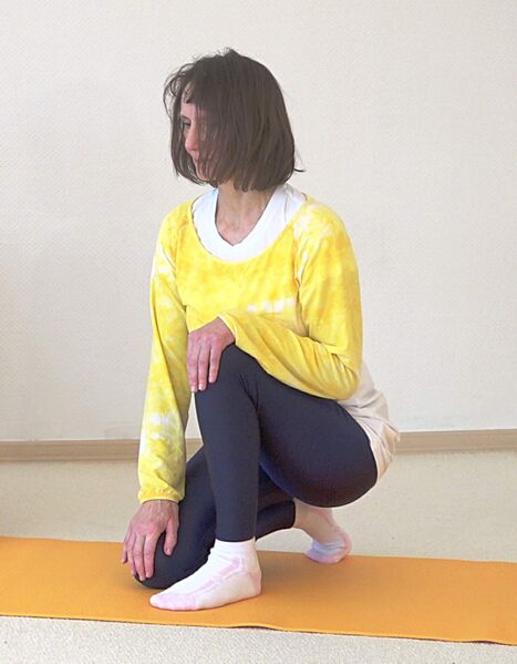 Datei:Upavishta Sthanu Asana AL 2770.jpg