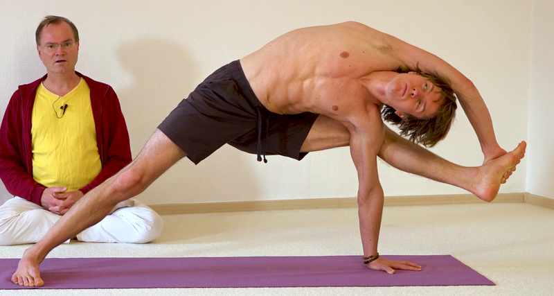 Datei:Yogi Vishwamitra Pose - Yoga Stellung - Haltung des Vishwamitra.png