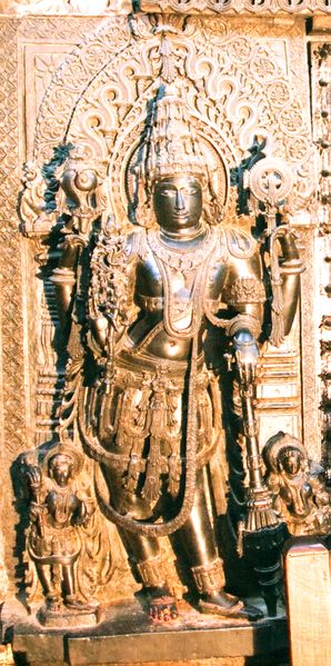 Datei:Jaya Dvarapala von Vishnu in Chennakeshava temple Belur.jpg