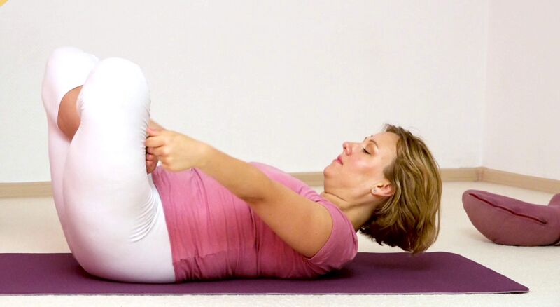 Datei:Bauchmuskeluebung im Lotus 2.jpg