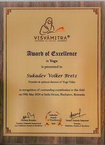 Der Visvamitra Award ist eine Intitiative von Swami Ananda Saraswati, einem Schüler von Swami Dayananda