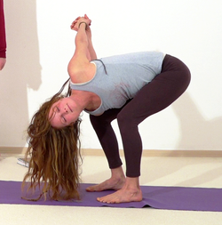 207-Baddha-Hasta-Parivritta-Utkatasana05-07-15h40m44s673.png