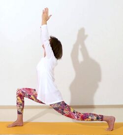 Hoher Halbmond - Yoga Stellung Ashta Chandrasana 4.jpg