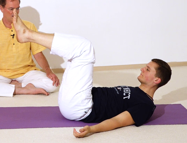 Datei:Yoga Bauchmuskeluebung 1.png