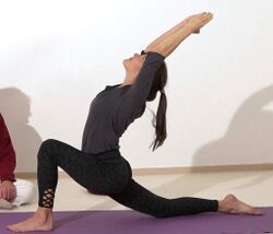 Quadrizeps dehnen mit Yoga-Uebungen 2.jpg