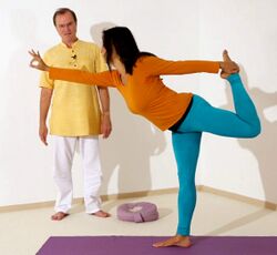 Yoga Taenzer 2.jpg