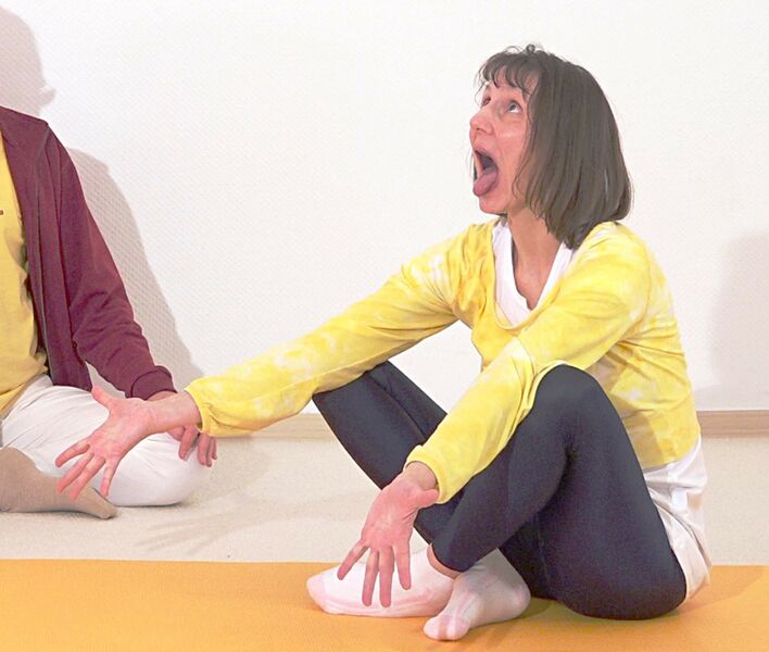 Datei:Yoga Nrisimhasana Variation 2.jpg