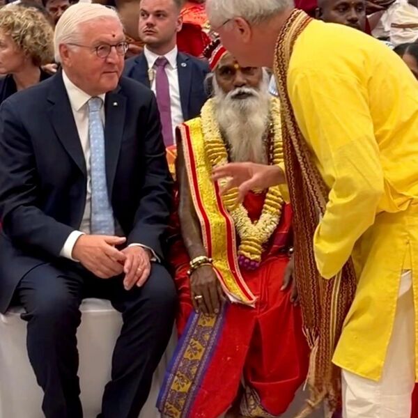 Datei:Steinmeier-Paskarakurukkal-Sukadev-Tempelfest-Hamm-2026.jpg