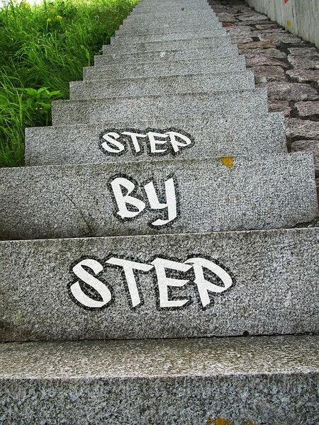 Datei:Erfolg Schritt für Schritt Sorgfalt Treppe Stufen.jpg