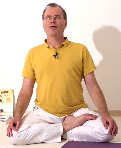 Datei:Simhasana Meditation.jpg