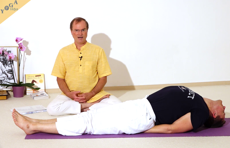 Datei:Fisch mit Ashwini Mudra.png