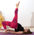 Bruecke Yoga Stellung mit einem Bein oben3.png
