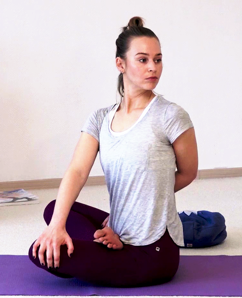 Datei:289-Bharadvajasana05-08-14h07m23s294.png