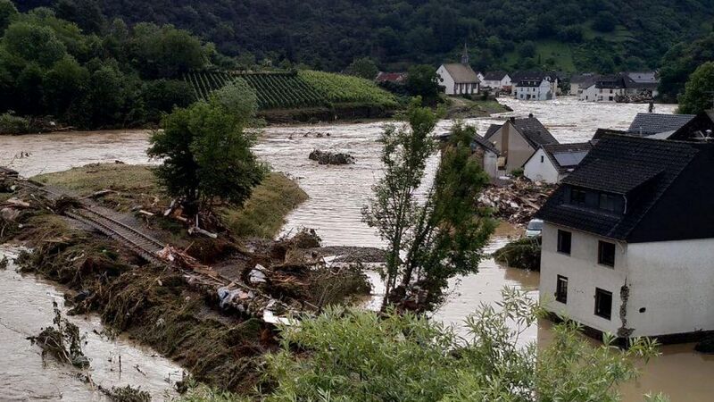 Datei:Hochwasser-Ahrtal-2021-Altenahr-Kreuzberg.jpg