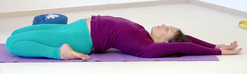 Datei:Supta Virasana 1453 Variation 4.png