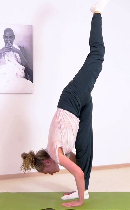 Sundaranandar Asana Yogawiki