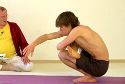 Haltung des Weisen Galava - Stellung des Galava - Galavasana Yoga Pose 1 Vorbereitung.jpg