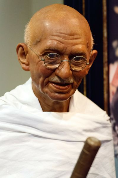 Datei:Mohandas Karamchand Gandhi Mahatma Gandhi Freiheit Frieden Ahimsa Gewaltlosigkeit.jpg