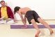 Purna Sarvanga Chakrasana, Eine Yogaübung zum Aufwärmen die alle Teile des Körpers stärkt