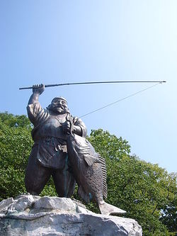 Statue von EJbisu dem Gott der Fischersleute (Kesen-numa, 2005-07-16).jpg