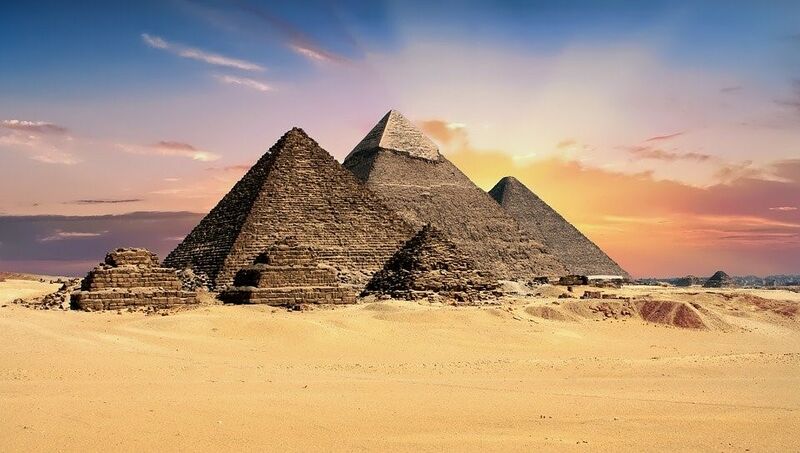 Datei:Ägypten Pyramide Denkmal Gizeh Totenstätte Grab.jpg