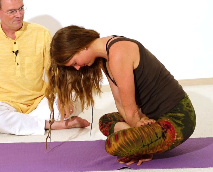 Datei:Yoga Hahn 2.jpg