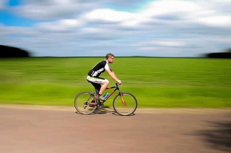 Datei:Radfahren Fahrrad Sport.jpg