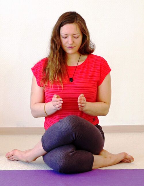 Mriga Svastikasana – Yogawiki