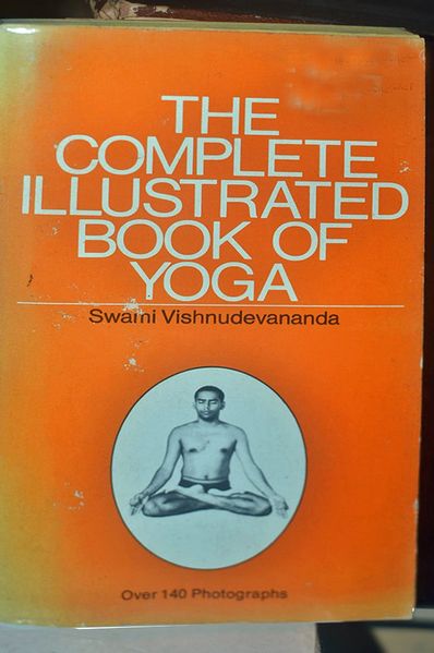 Datei:Complete-illustrated-book-of-yoga-swami-vishnudervananda-paperback.jpg