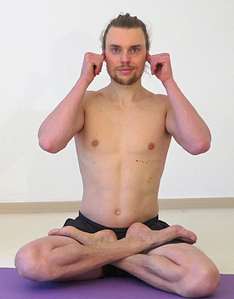 Datei:Achalanathasana 1990 Variation 2.png