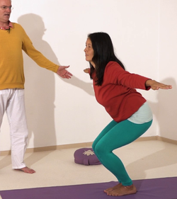 Stuhlsitz - Yoga Asana 4.png