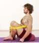 Yogapattasana, Kreuzbeinige Stellung mit einem Gurt oder mit einem Tuch
